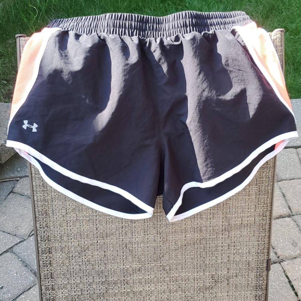 Women's small Under Armour shorts